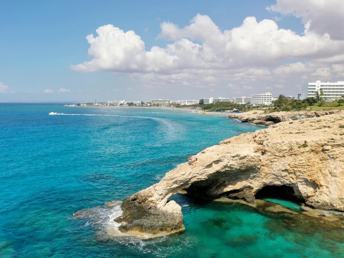 Sanders Mythical Blue Villas Paralimni Exterior photo