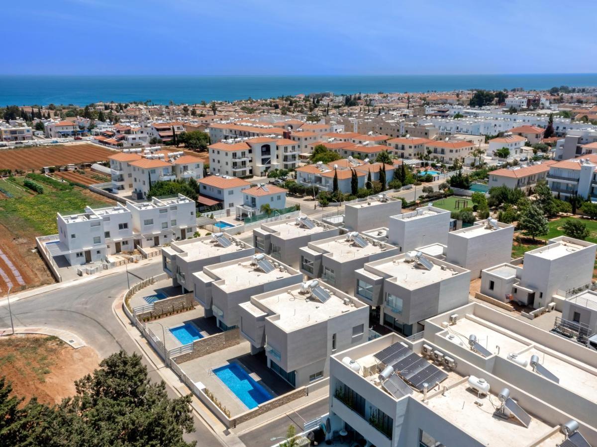Sanders Mythical Blue Villas Paralimni Exterior photo