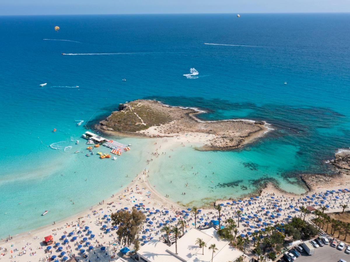 Sanders Mythical Blue Villas Paralimni Exterior photo
