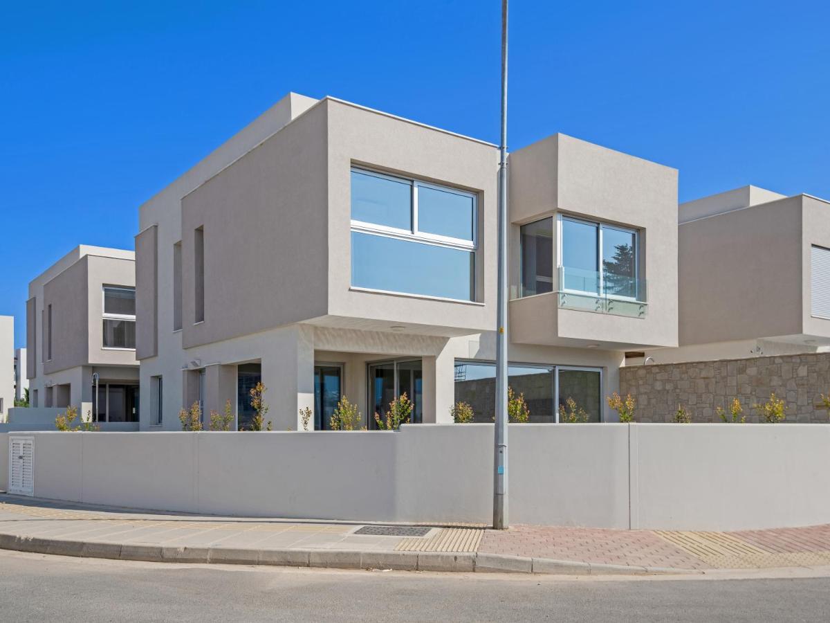 Sanders Mythical Blue Villas Paralimni Exterior photo