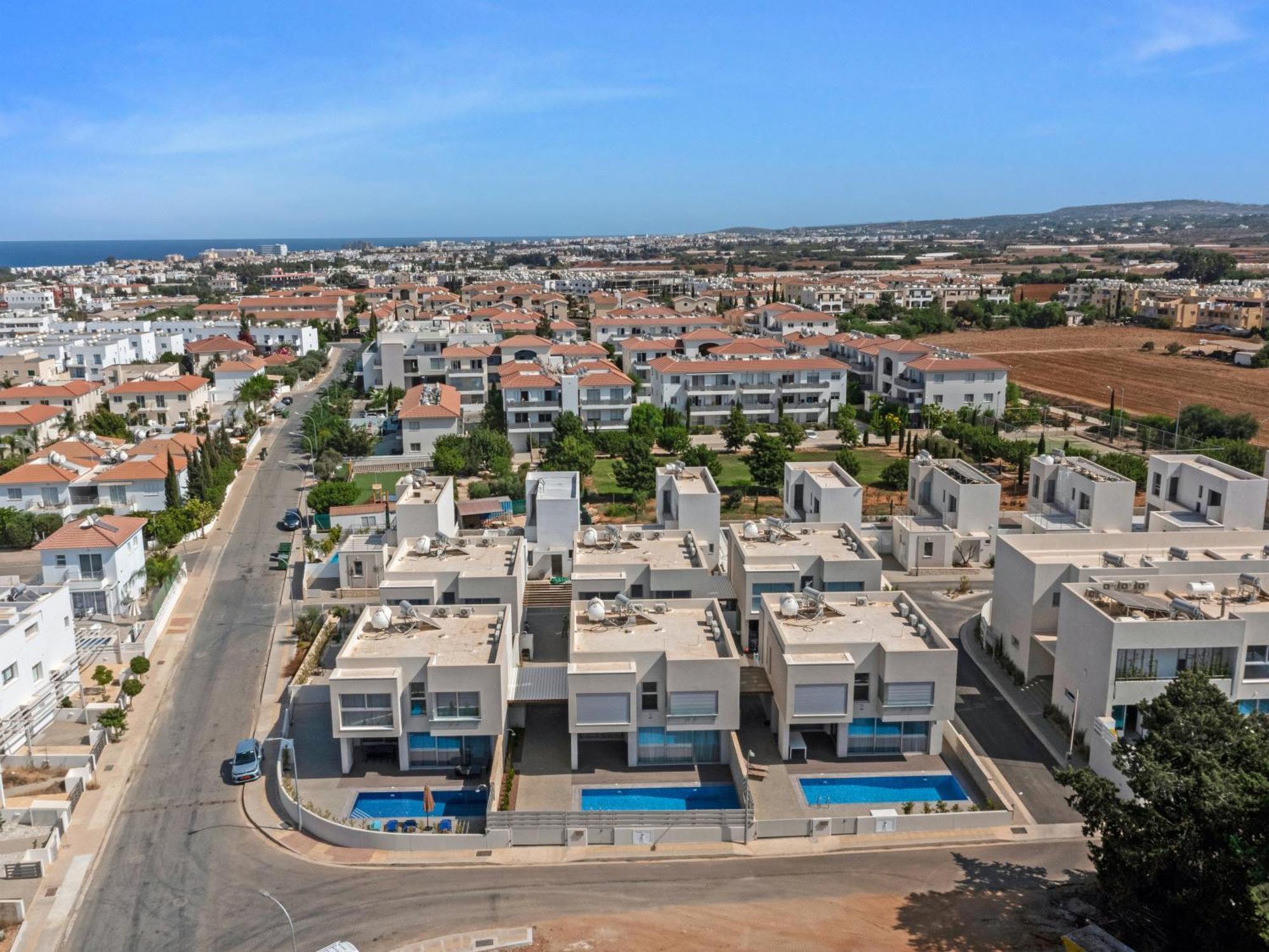 Sanders Mythical Blue Villas Paralimni Exterior photo